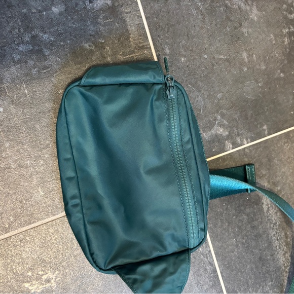 Perfect Condition Lululemon Crossbody Bag - Picture 3 of 4